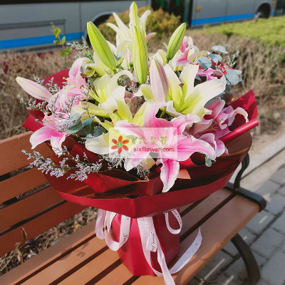 南京8支多头百合,万事如意喜上加喜
