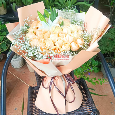 南京33朵香槟玫瑰百合，心里永远是你